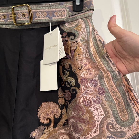 Zimmermann Illustration Tuck Shorts - Picture 7 of 16